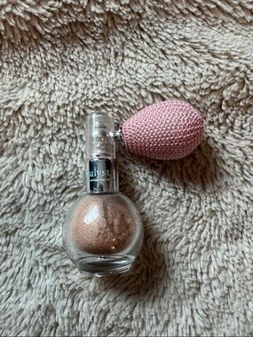 Shimmering rose gold Highlighter with Pink Atomizer